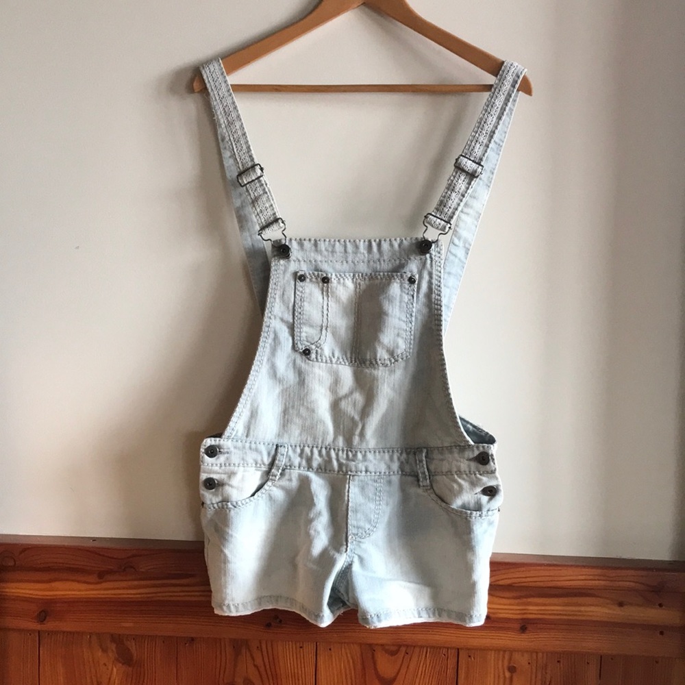 Women’s overall shorts